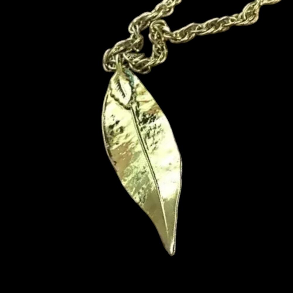 Golden Leaf pendant necklace
